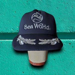 Vintage 1988 sea world mesh trucker hat